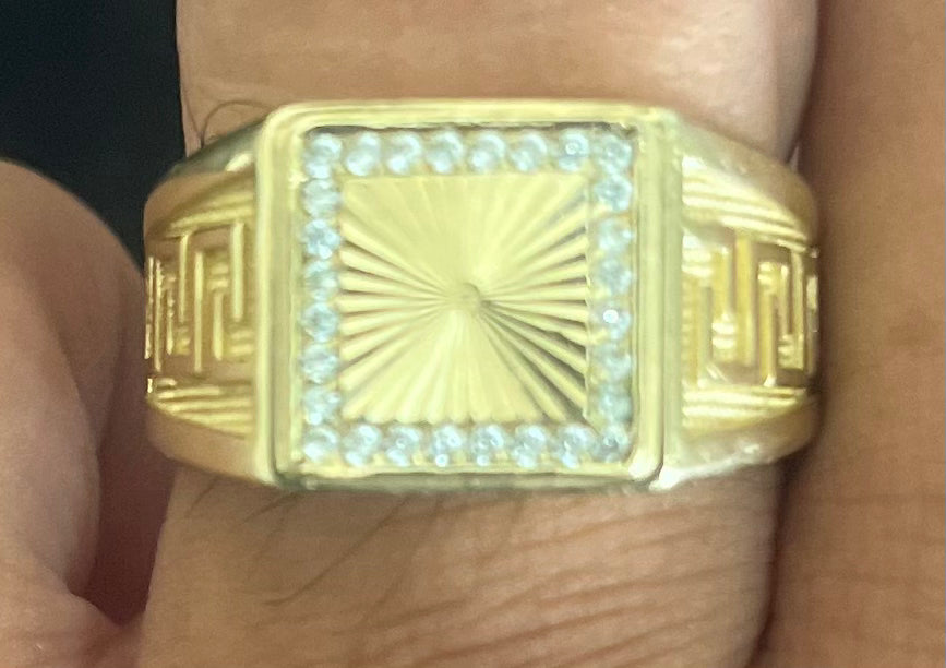 Beautiful crafted 10k gold ring