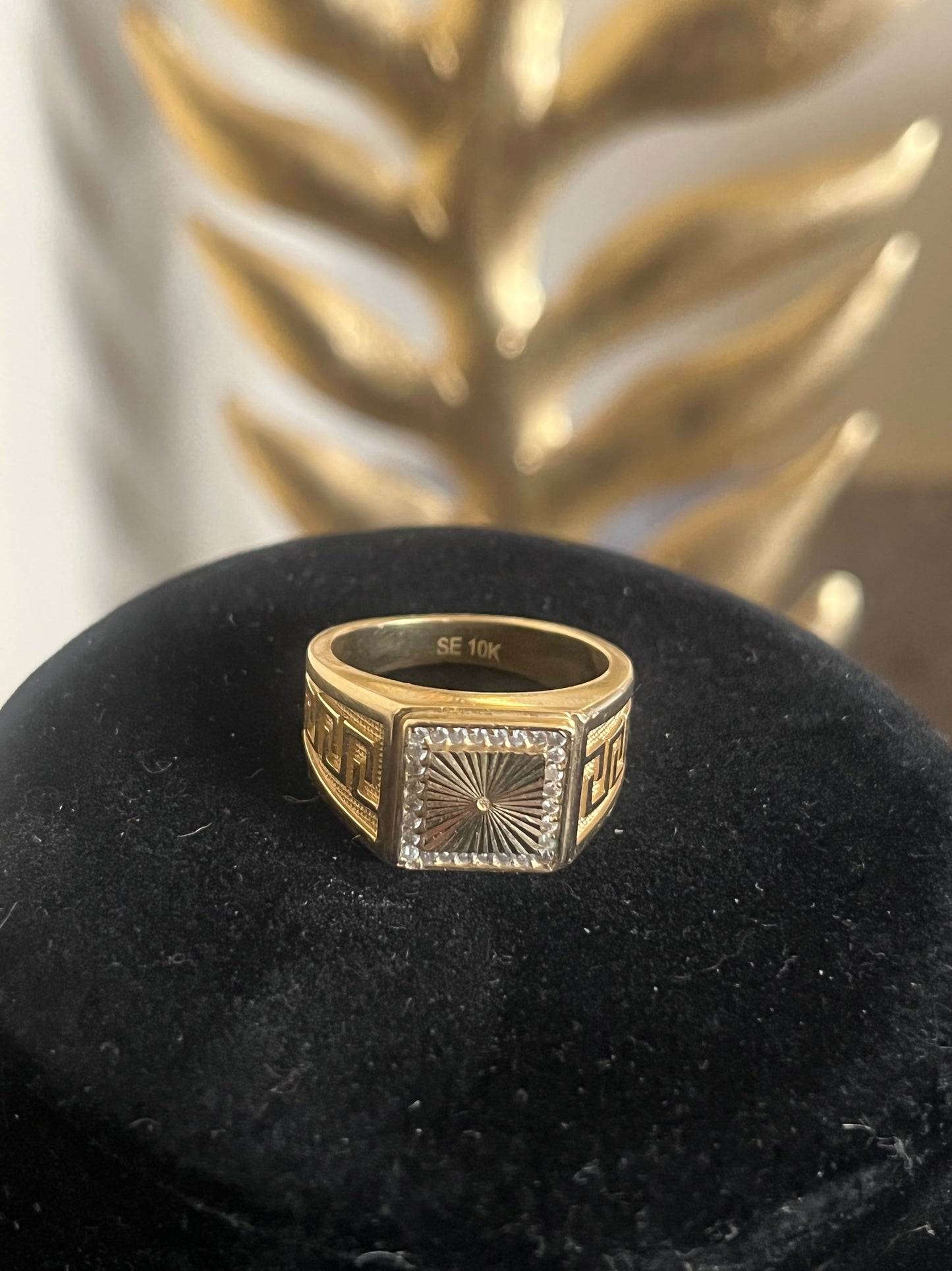 Beautiful crafted 10k gold ring